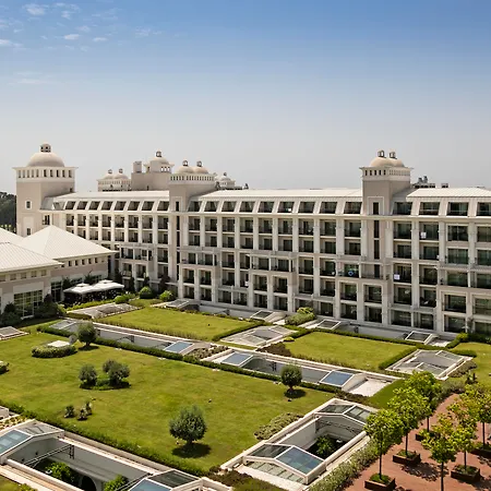 Titanic Deluxe Golf Resort